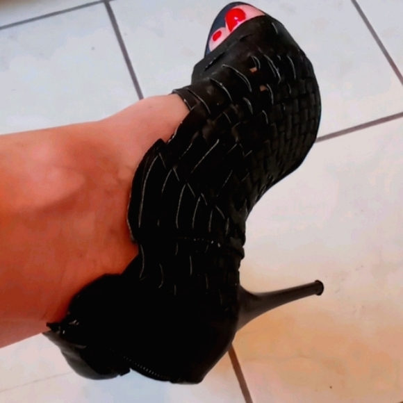 Michael Antonio Shoes - Michael Antonio AMAZING Black Open Toe Back Zip Heels 8